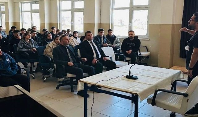 Cizre'de geleceğin gençlerine ağız ve diş sağlığı eğitimi