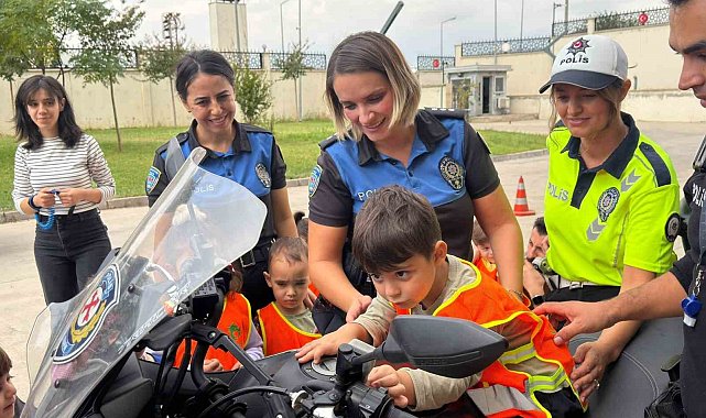 Cizre'de minik öğrencilere polislik mesleği tanıtıldı