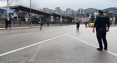 Çocuğunu göremeyen kadın boynuna bıçak dayadı, ekipler ikna etti