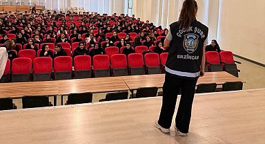 Çocuk polisi, Erzincan'da öğrencileri suçlara karşı bilgilendirdi