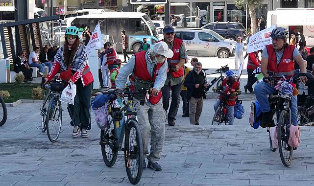 Çocuklar için pedal çeviren Minab Kervanı Van'a ulaştı