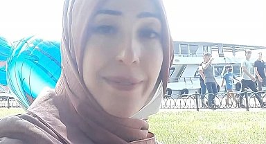 Çocuklarını kenara iterek kurtaran anne, devrilen minibüsün altında kalarak hayatını kaybetti