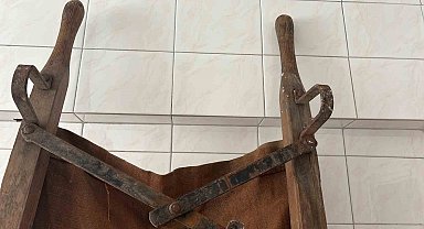 Çöpten tarih çıktı: Zabıta bulduğu '1915' damgalı askeri sedyeyi tarihe emanet etti