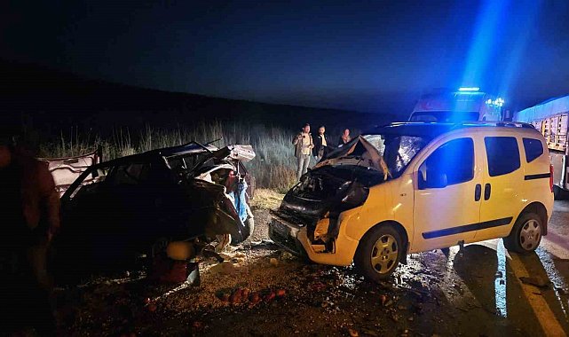 Çorum'da hafif ticari araç ile otomobil çarpıştı: 5 yaralı