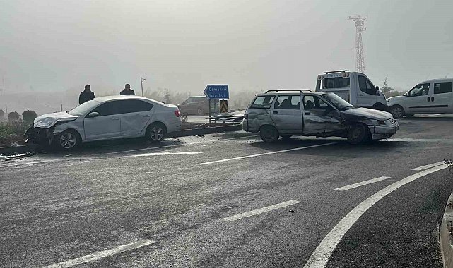 Çorum'da iki otomobil çarpıştı: 3 yaralı