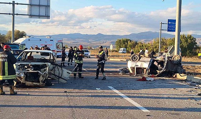 Çorum'da iki otomobil çarpıştı: 7 yaralı