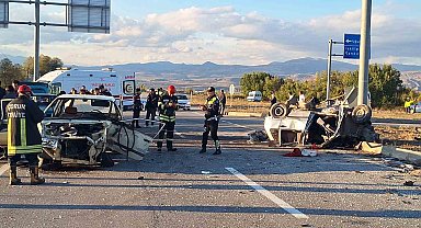 Çorum'da iki otomobil çarpıştı: 7 yaralı