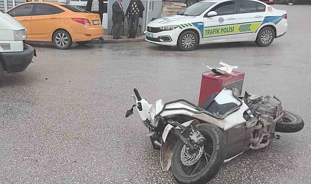 Çorum'da motosiklet ile minibüs çarpıştı: 1 yaralı