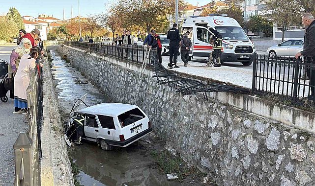 Çorum'da otomobil dereye uçtu: 1 yaralı