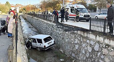 Çorum'da otomobil dereye uçtu: 1 yaralı