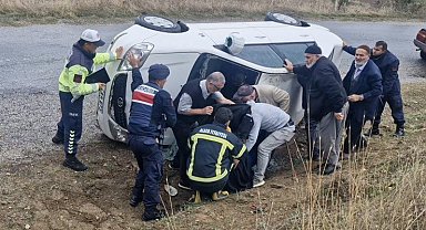 Çorum'da otomobil devrildi: 2 yaralı