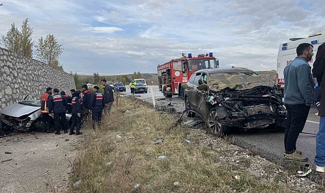 Çorum'da otomobil ile cip çarpıştı: 4 ölü, 2 yaralı
