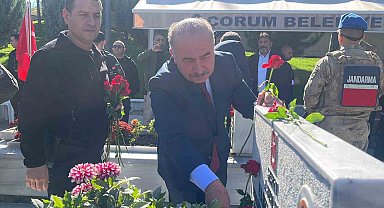 Çorum'da şehitler kabirleri başında dualarla anıldı