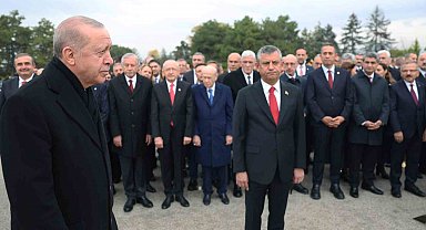 Cumhurbaşkanı Erdoğan başkanlığındaki devlet erkanı Anıtkabir'i ziyaret etti