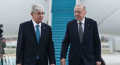 Cumhurbaşkanı Erdoğan, Kazakistan Cumhurbaşkanı Tokayev'i havalimanında karşıladı