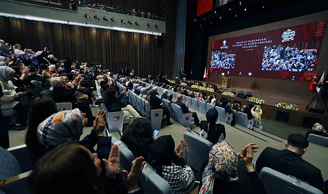 Cumhurbaşkanı Erdoğan: "Vesayetçilerin ördüğü tek tipçi duvarlar, AK Parti'yi ihya eden kadınların mücadelesiyle yıkılmıştır"