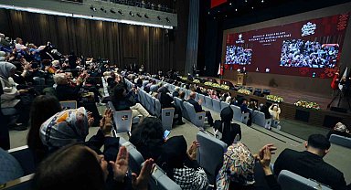 Cumhurbaşkanı Erdoğan: "Vesayetçilerin ördüğü tek tipçi duvarlar, AK Parti'yi ihya eden kadınların mücadelesiyle yıkılmıştır"