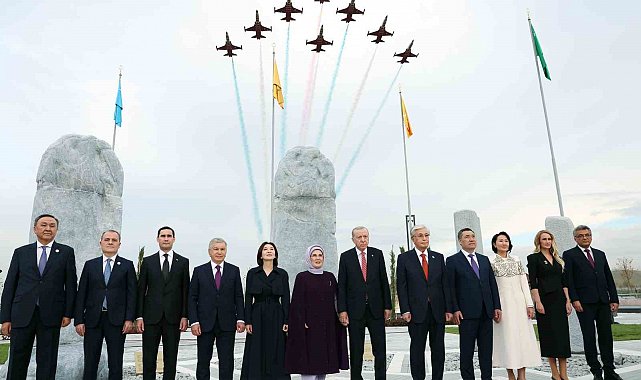 Cumhurbaşkanı Erdoğan ve Türk dünyası liderleri Medeniyet Parkı'nda fidan dikti