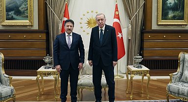 Cumhurbaşkanı Recep Tayyip Erdoğan, Türkiye Esnaf ve Sanatkârları Konfederasyonu Genel Başkanı Mehmet Yiğiner'i Cumhurbaşkanlığı Külliyesi'nde kabul etti.