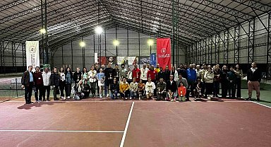 Cumhuriyet Bayramı coşkusu Aydın'da tenis kortlarına taşındı