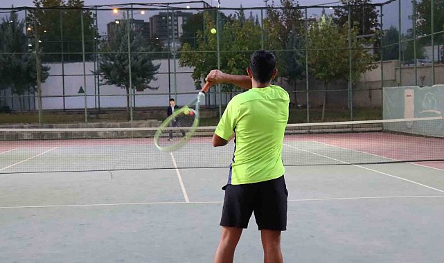 Cumhuriyet Bayramı Tenis Turnuvası başladı