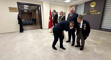 Cumhuriyet Bayramında, Kore Gazisi'ne gösterilen saygı tebrikat törenine damga vurdu