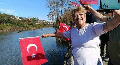 Cumhuriyet coşkusu kanolarla Bartın Irmağı'na taşındı