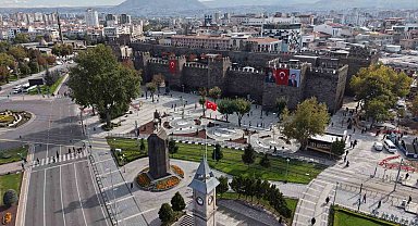Cumhuriyet Meydanı'nın çehresi değişiyor
