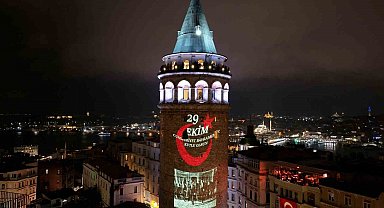 Cumhuriyet'in 103 yıllık ışığı Galata Kulesi'ni aydınlattı