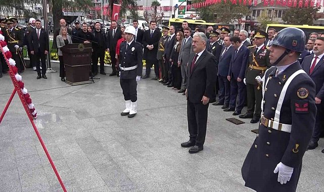 Cumhuriyetin 103. yılında Atatürk Anıtı'na çelenkler sunuldu