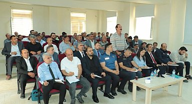 Çüngüş'te muhtarlar toplantısı düzenlendi