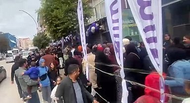 Darıca'da indirim izdihamı trafiği aksattı