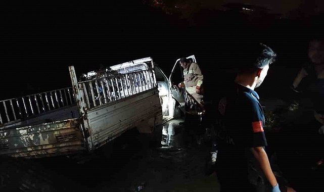 Defne'de Asi Nehri'ne düşen araçtaki 2 kişi yaralandı
