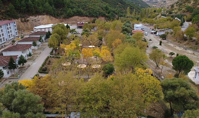 Demirci'de sonbaharın renk cümbüşü havadan görüntülendi