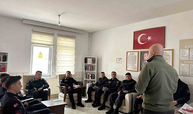 Demirözü'nde jandarma personeline kaçak avcılıkla mücadele eğitimi verildi