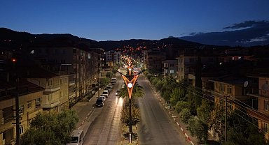 Denizli Büyükşehir, 10 kilometrelik hat ve 247 yeni direkle şehrin güzelliğine güzellik kattı