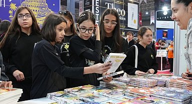 Denizli TÜYAP Kitap Fuarı'nda yazar yağmuru sürüyor