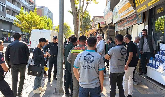 Denizli'de hukuki sürecin devam ettiği iş hanında yıkım hazırlıkları esnafı ayağa kaldırdı