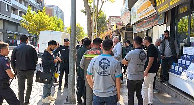 Denizli'de hukuki sürecin devam ettiği iş hanında yıkım hazırlıkları esnafı ayağa kaldırdı