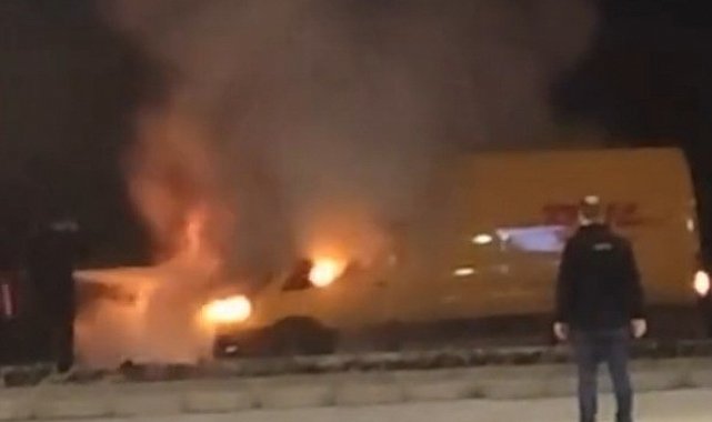 Denizli'de kargo aracı alev aldı