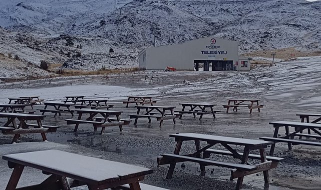 Denizli'ye mevsimin ilk karı düştü