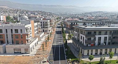 Deprem sonrası yeniden inşa edilen iş yerlerinde ticari hayat başladı