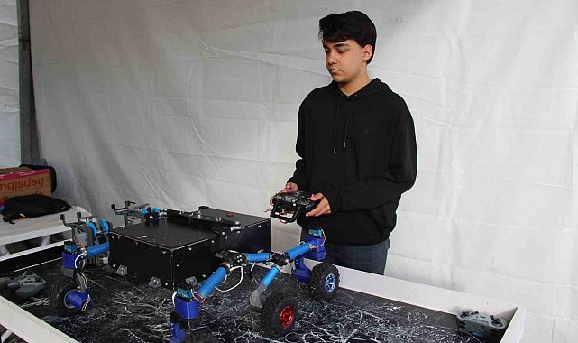Depremi yaşayan lise öğrencisi arama kurtarma robotu geliştirdi