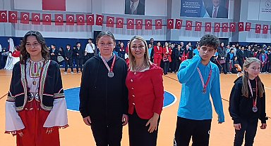Derece giren öğrenciler ödüllerini aldı