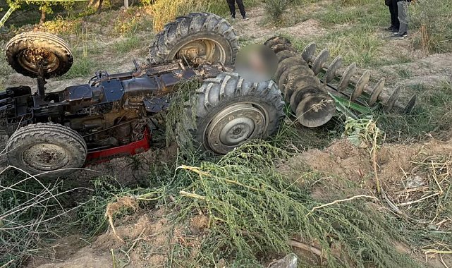 Devrilen traktörünün altında kalan çiftçi hayatını kaybetti