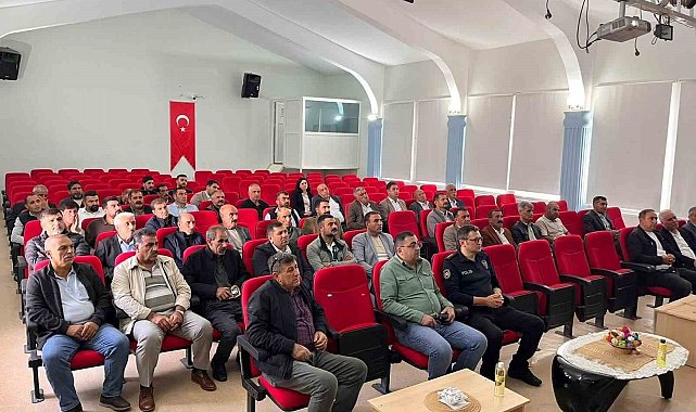 Dicle Kaymakamı Atış, muhtarlarla bir araya geldi
