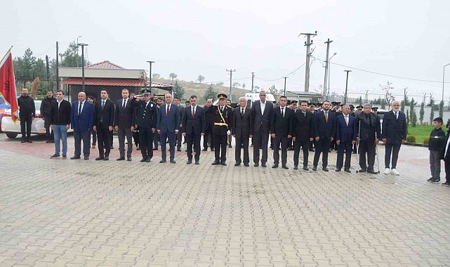 Dicle'de 29 Ekim Cumhuriyet Bayramı kutlamaları çelenk sunma töreniyle başladı