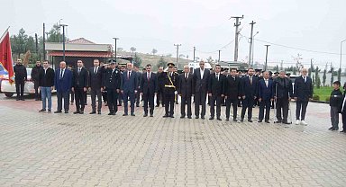 Dicle'de 29 Ekim Cumhuriyet Bayramı kutlamaları çelenk sunma töreniyle başladı