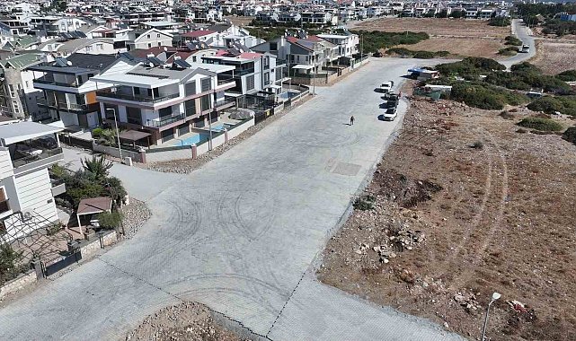 Didim'de parke taşı döşeme çalışmaları devam ediyor