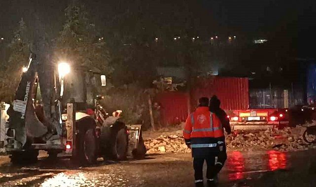 Dilovası'nda sağanak mesaisi